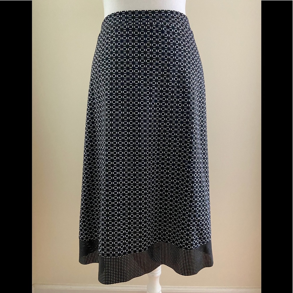 Pretty Black/Gray Skirt w/Faux Leather Bottom